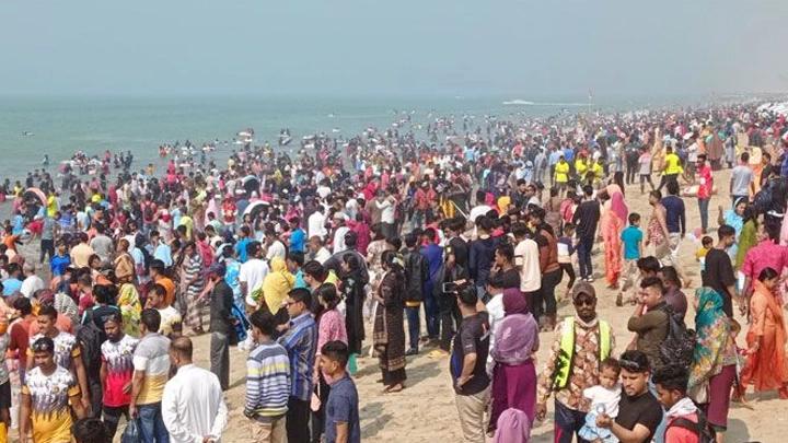 পর্যটকের ঢল নামার আশা কক্সবাজারে