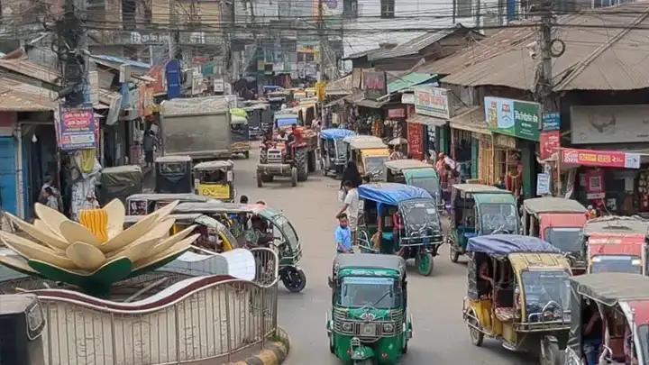 পাহাড়-পর্বত নয়, খাগড়াছড়ি যেন যানের শহর