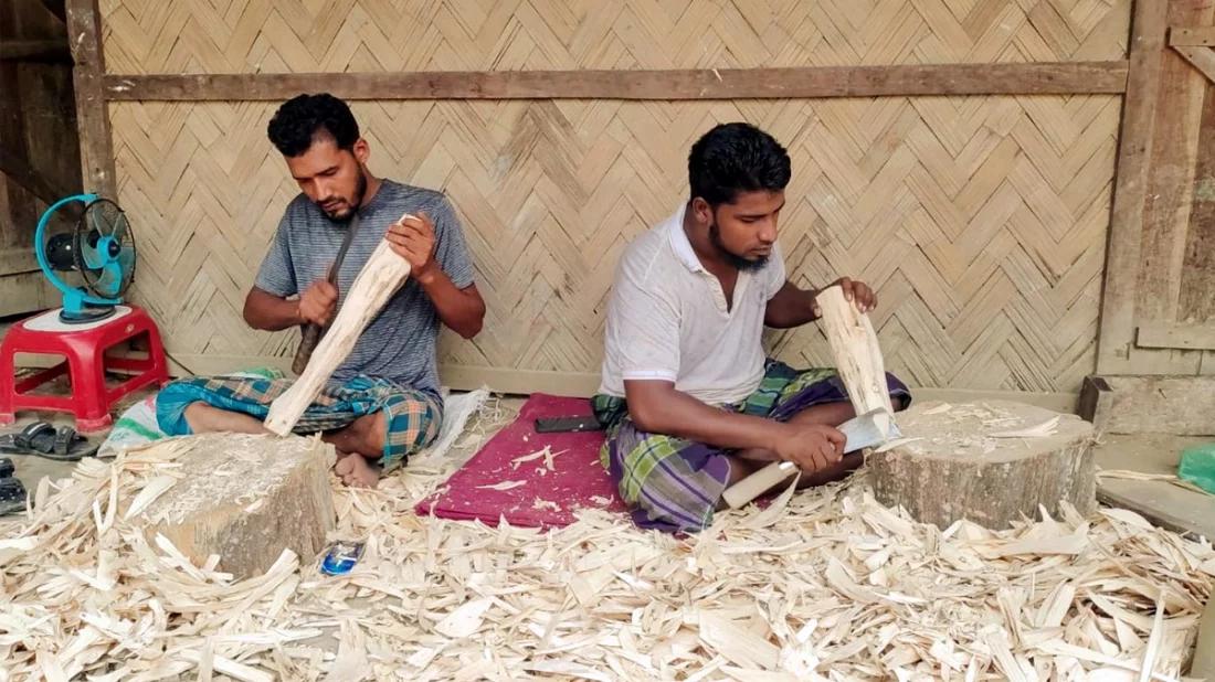 পাহাড়ের ‘আতর’ যাচ্ছে মধ্যপ্রাচ্যে, কোটি টাকার বাণিজ্য