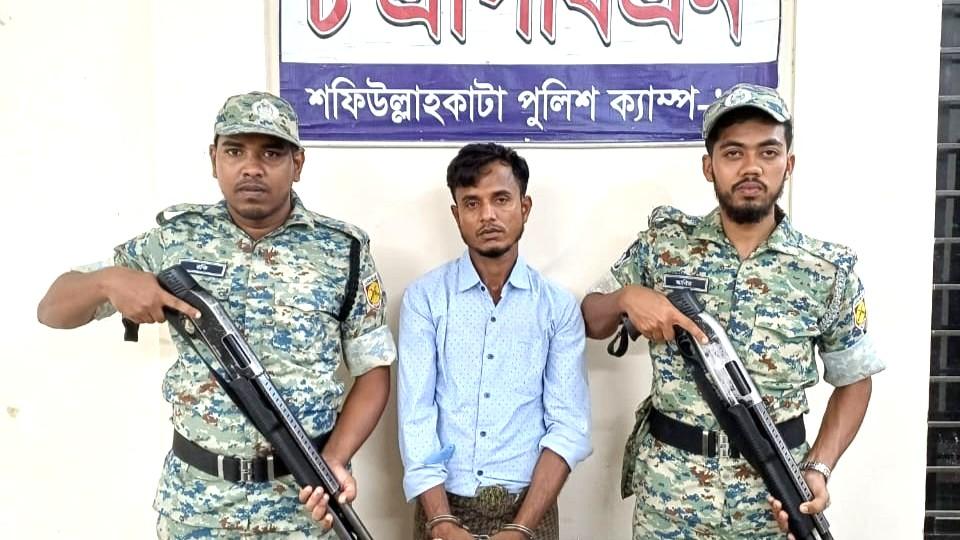 উখিয়া ক্যাম্পে ইয়াবাসহ রোহিঙ্গা যুবক আটক