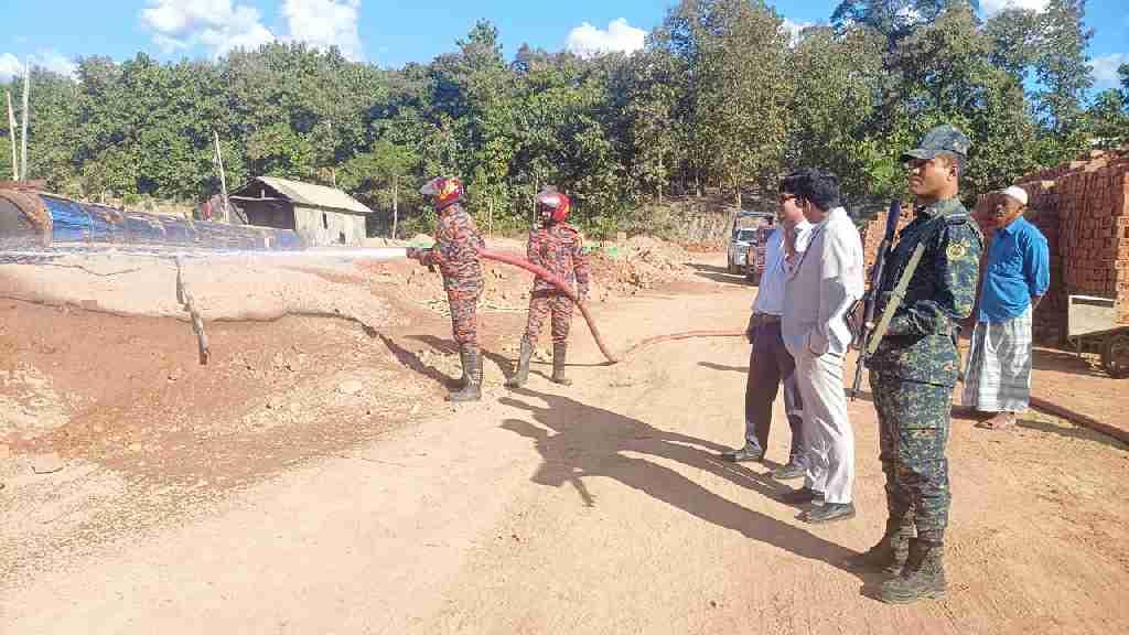 থানচিতে অবৈধ ইটভাটা গুঁড়িয়ে দিল প্রশাসন