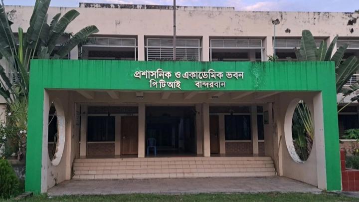 নেকাব পরে আসায় শিক্ষিকাকে লাঞ্ছনার অভিযোগ বান্দরবানে
